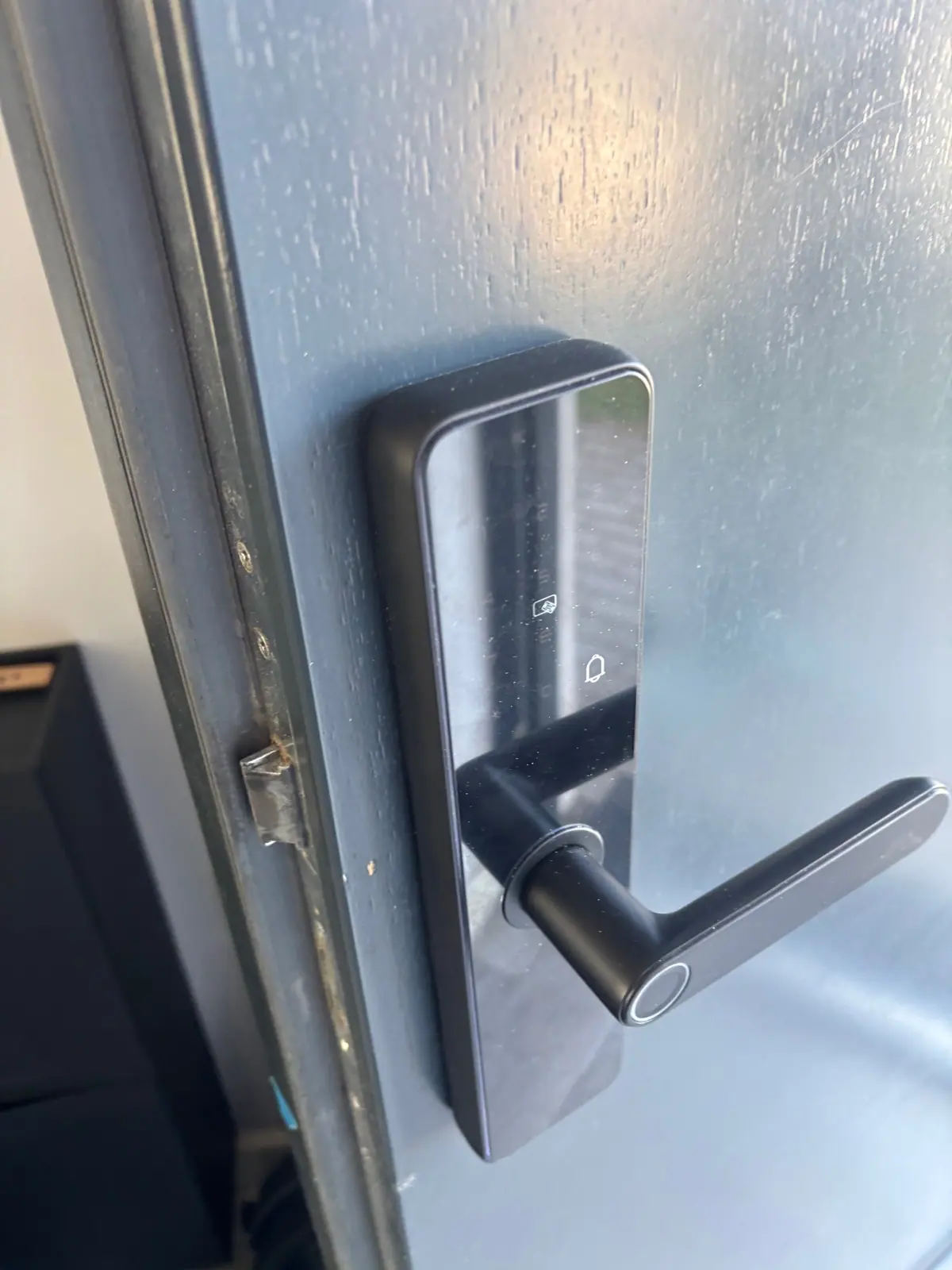 Nowa klamka elektroniczna z czytnikiem linii papilarnych, kartą RFID i klawiaturą dotykową – Mechelinki